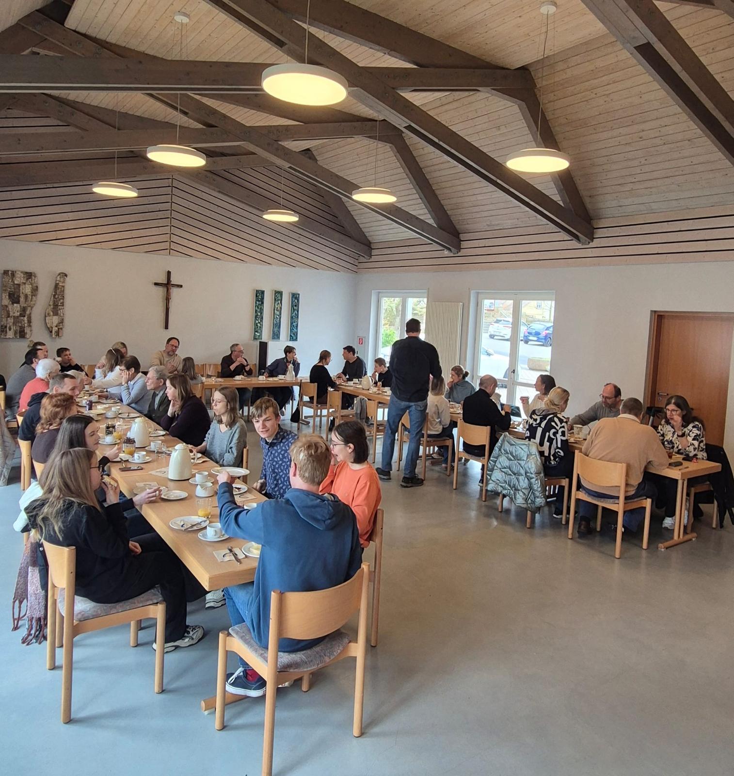 Jugendkreuzweg, Frühstück im Gemeindezentrum
