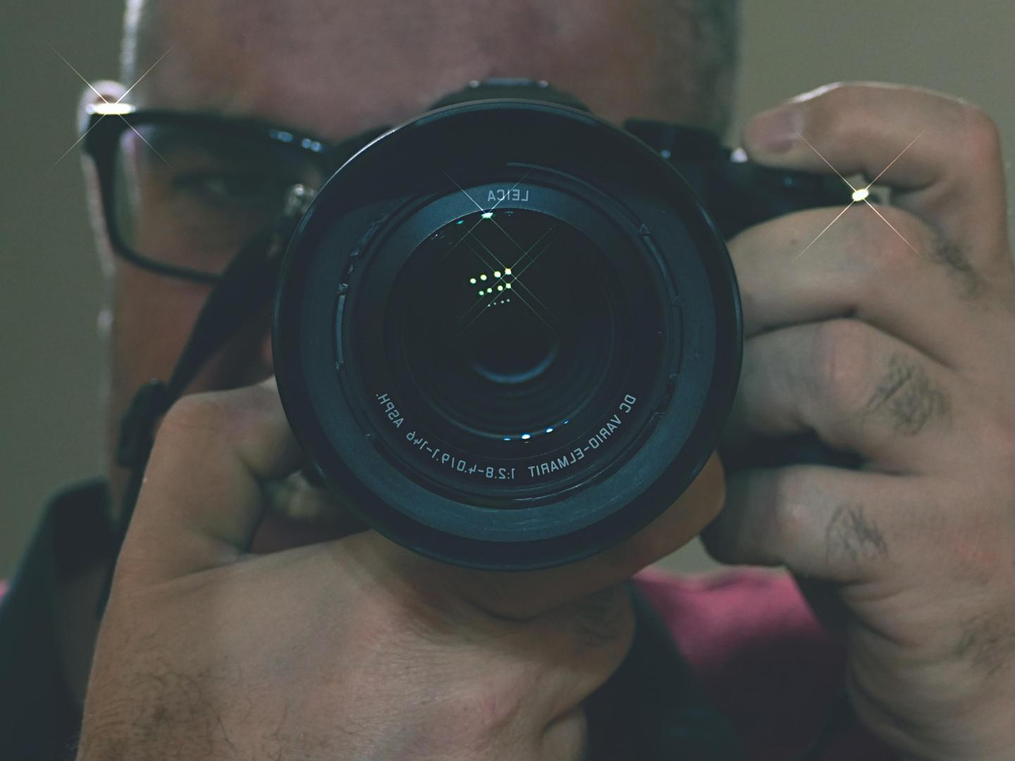 Mensch mit Fotoapparat