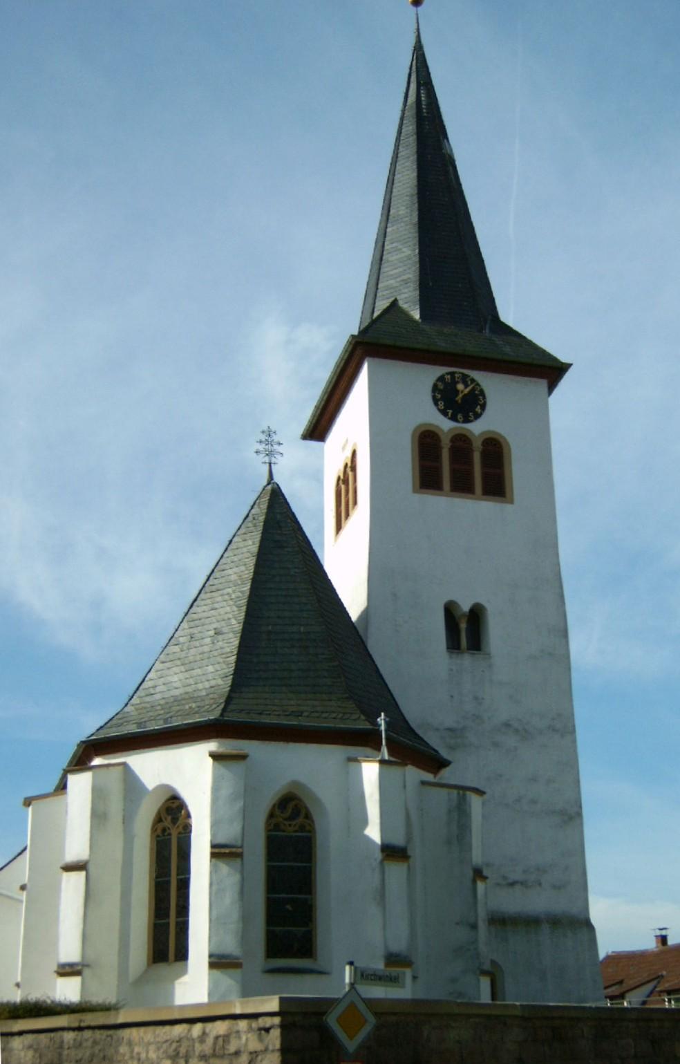 Die älteste und heutige evangelische Auferstehungskirche von Planig, Ostseite