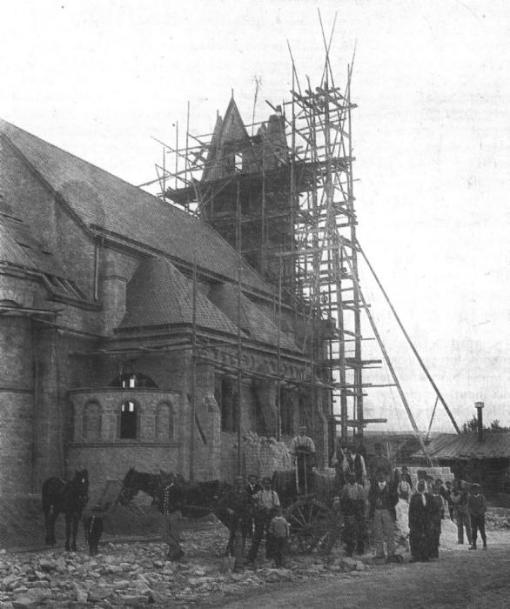 Kirchenbau im Frühjahr 1900.