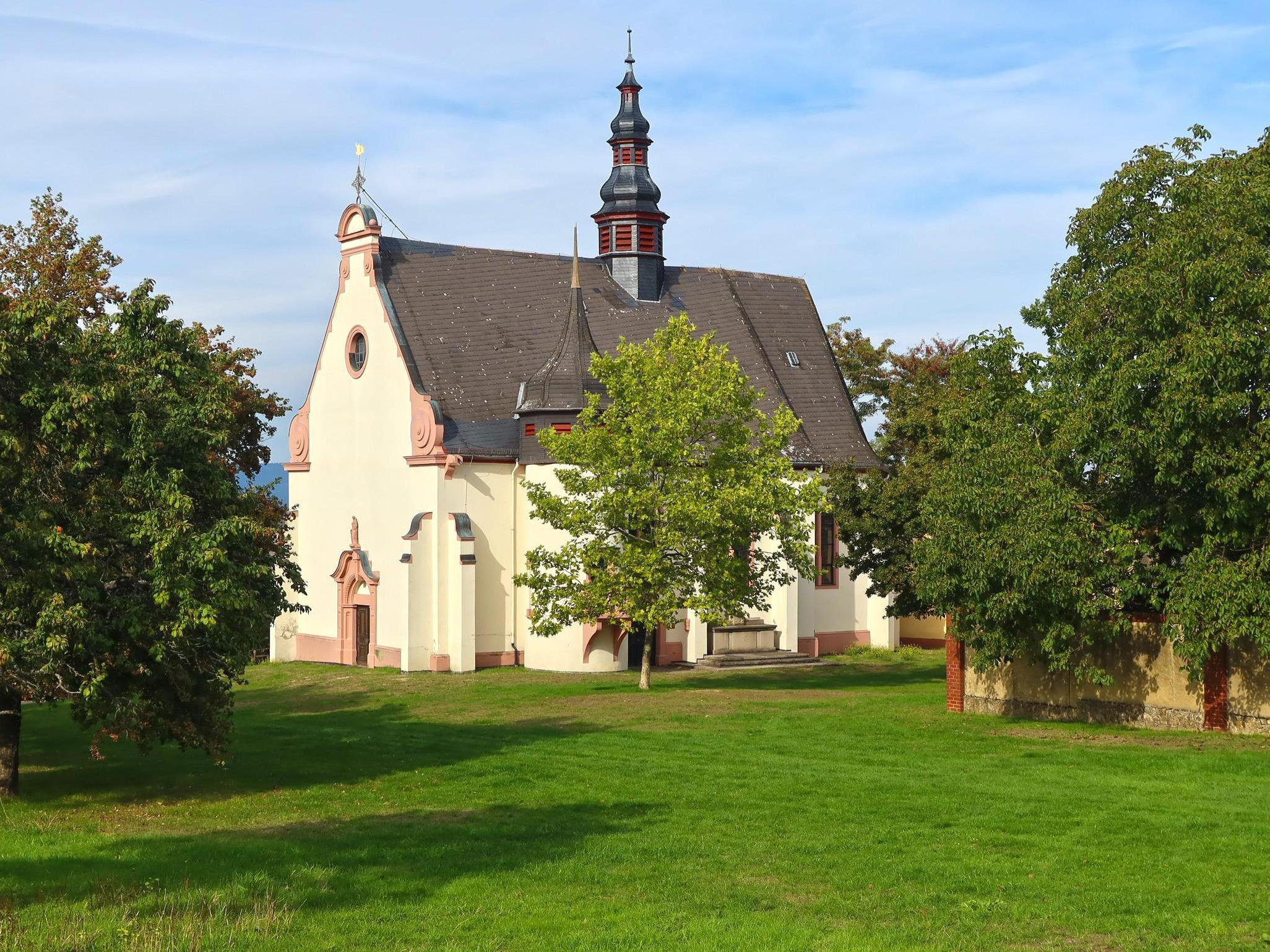 Barocke Laurenziberg Wallfahrtskirche mitten im Grünen