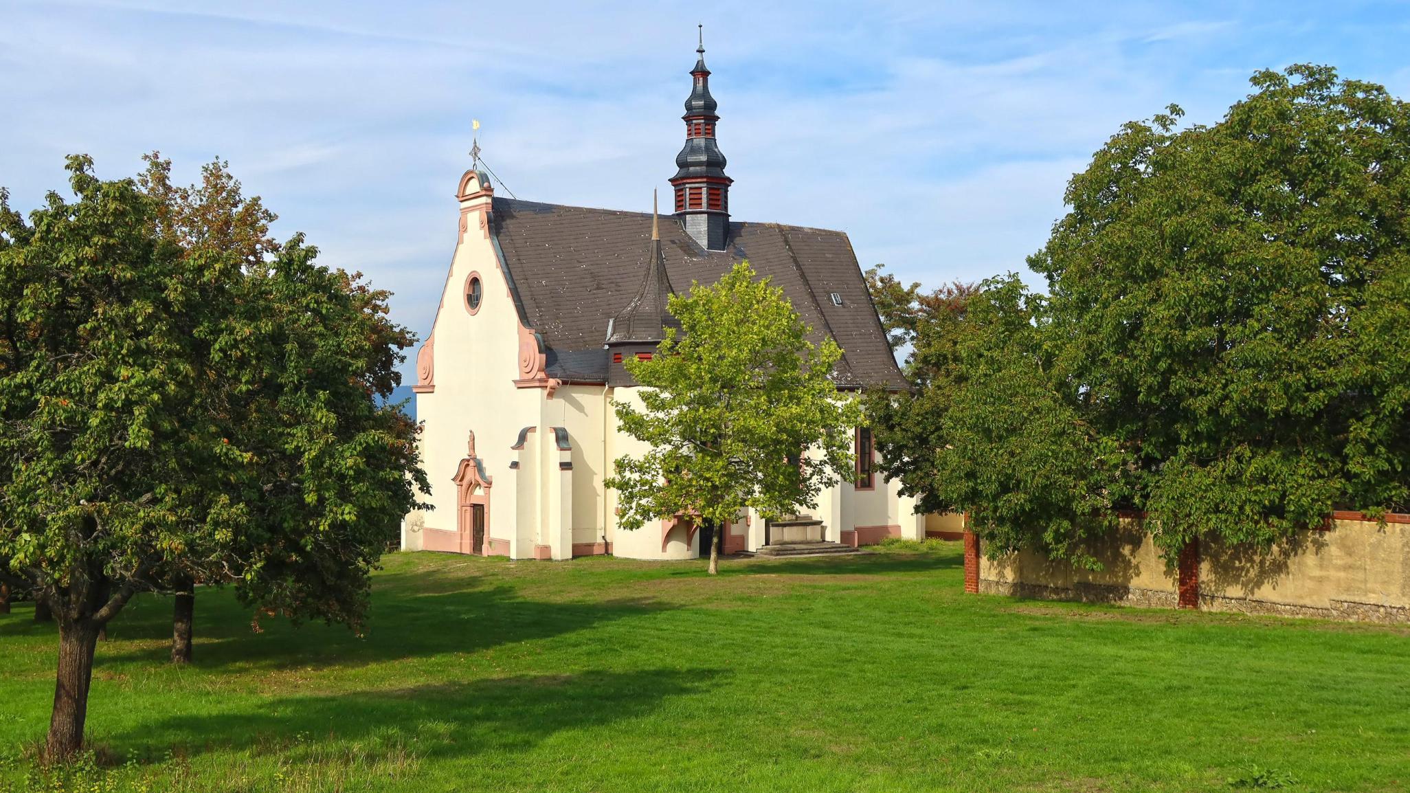 Barocke Laurenziberg Wallfahrtskirche mitten im Grünen