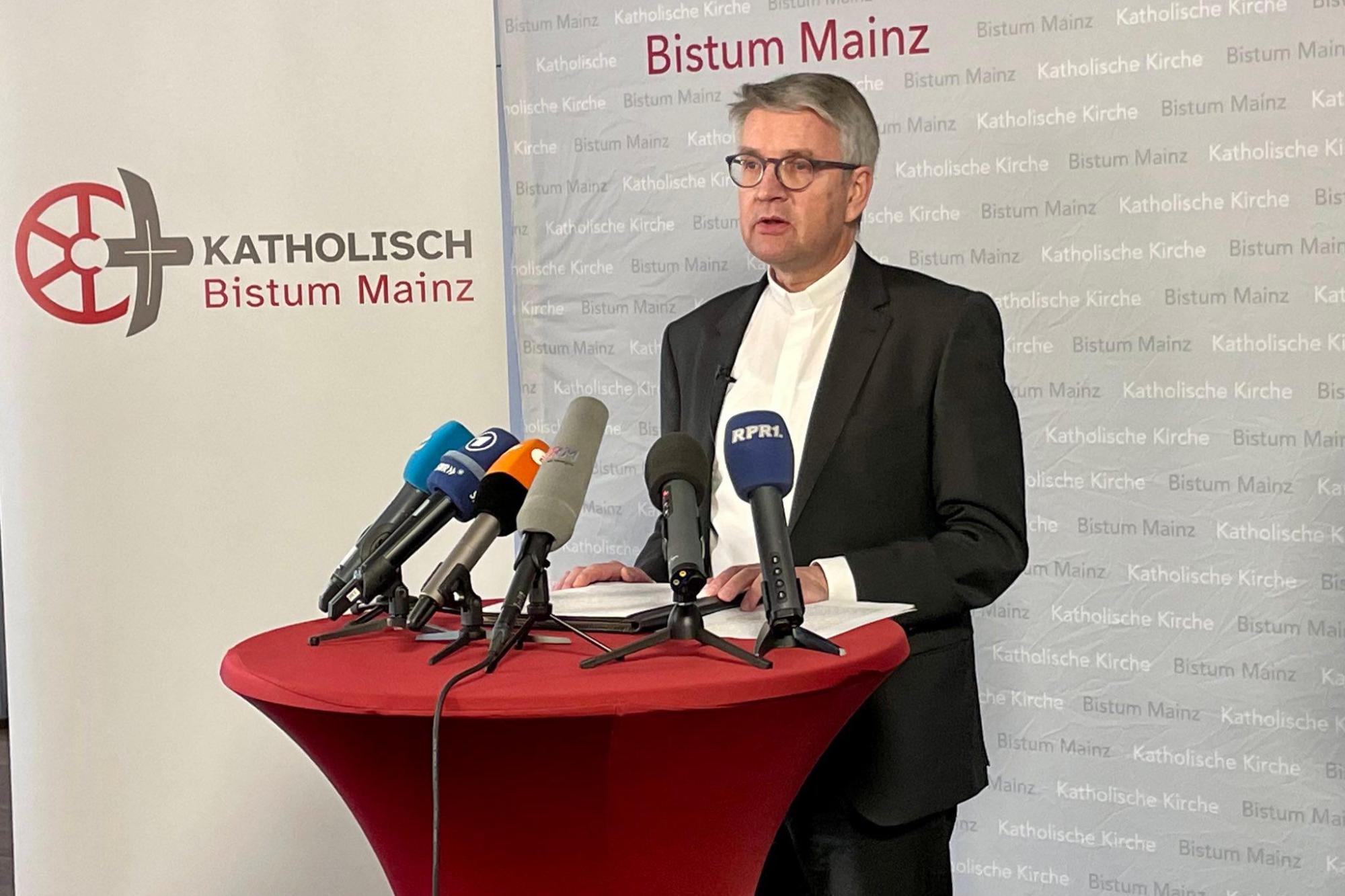 Bischof Kohlgraf beim Pressetermin am 3. März 2023
