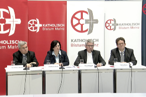 Bistumsleitung während der Pressekonferenz am 8. März 2023