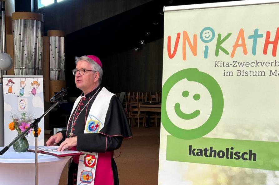 Bischof Kohlgraf segnete die neuen Räumlichkeiten