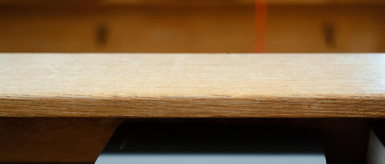 Kirchenbänke (c) Markus Weinländer, In: Pfarrbriefservice.de Kirchenbänke mit Gotteslob