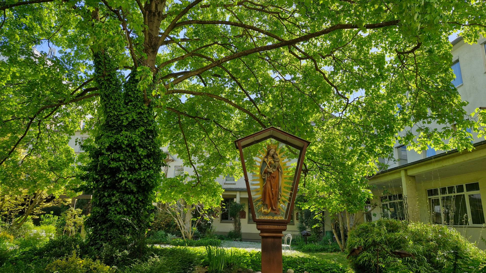 Doppelmadonna Klostergarten