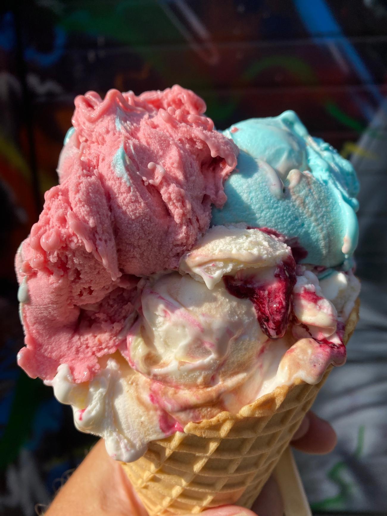jetzt ein Eis (c) Sylvio Krüger, in: Pfarrbriefservice.de jetzt ein Eis