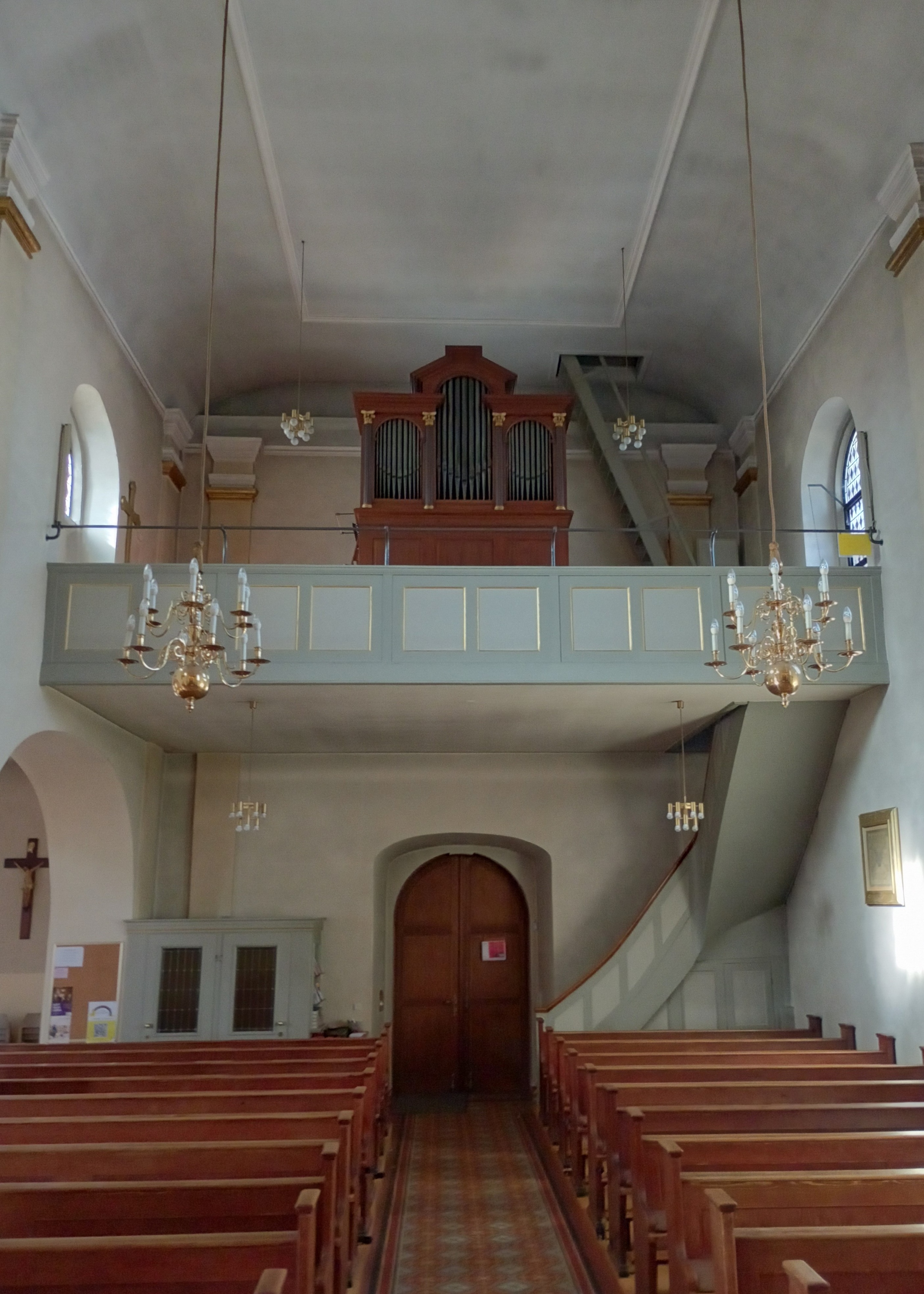 Empore mit Orgel