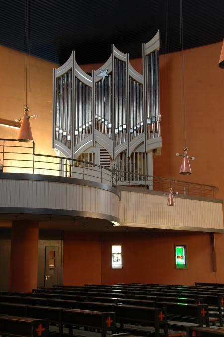 Frontalansicht der Orgel in St. Franziskus auf dem Lerchenberg