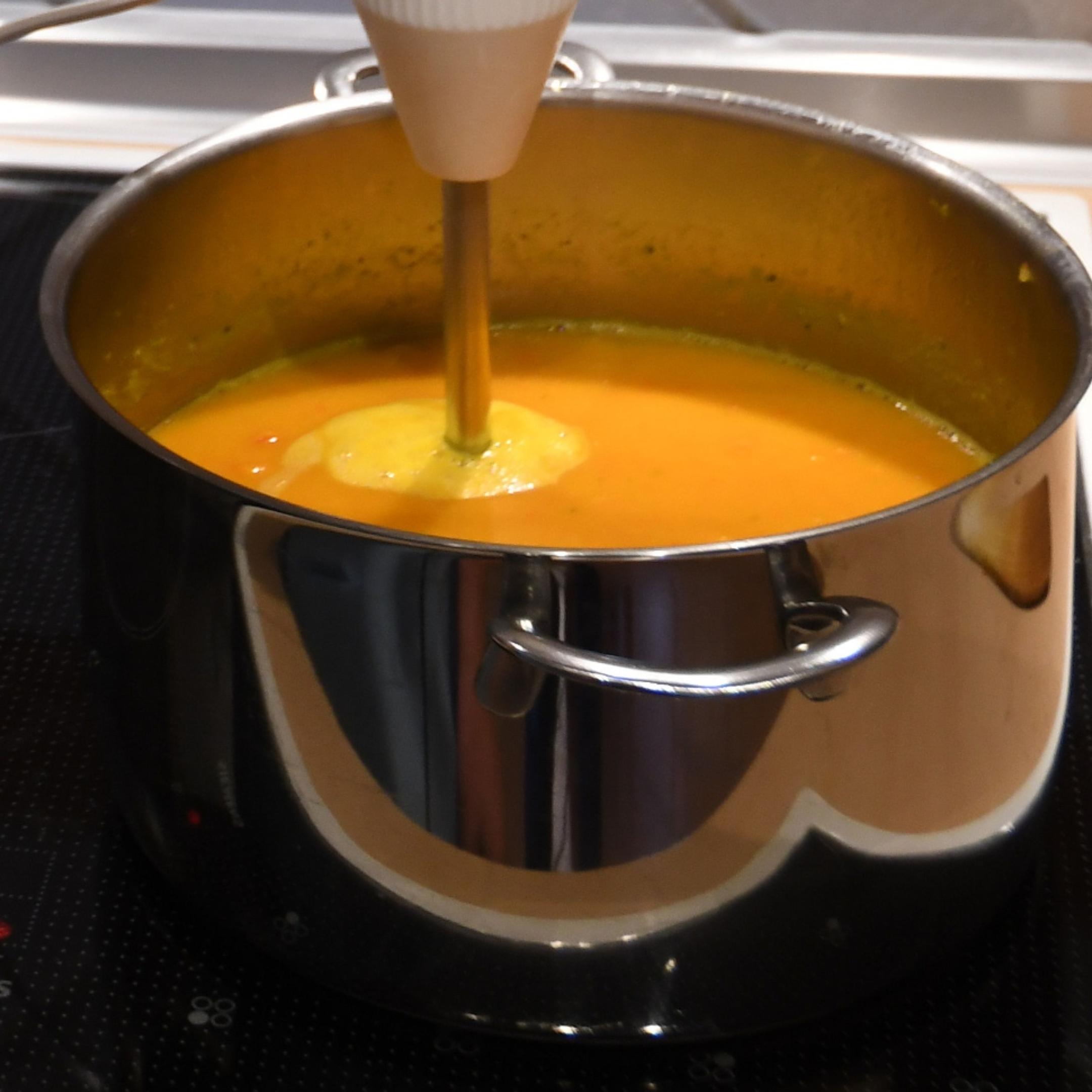 schritt_9_suppe_puerieren_by_ronja_goj_pfarrbriefservice