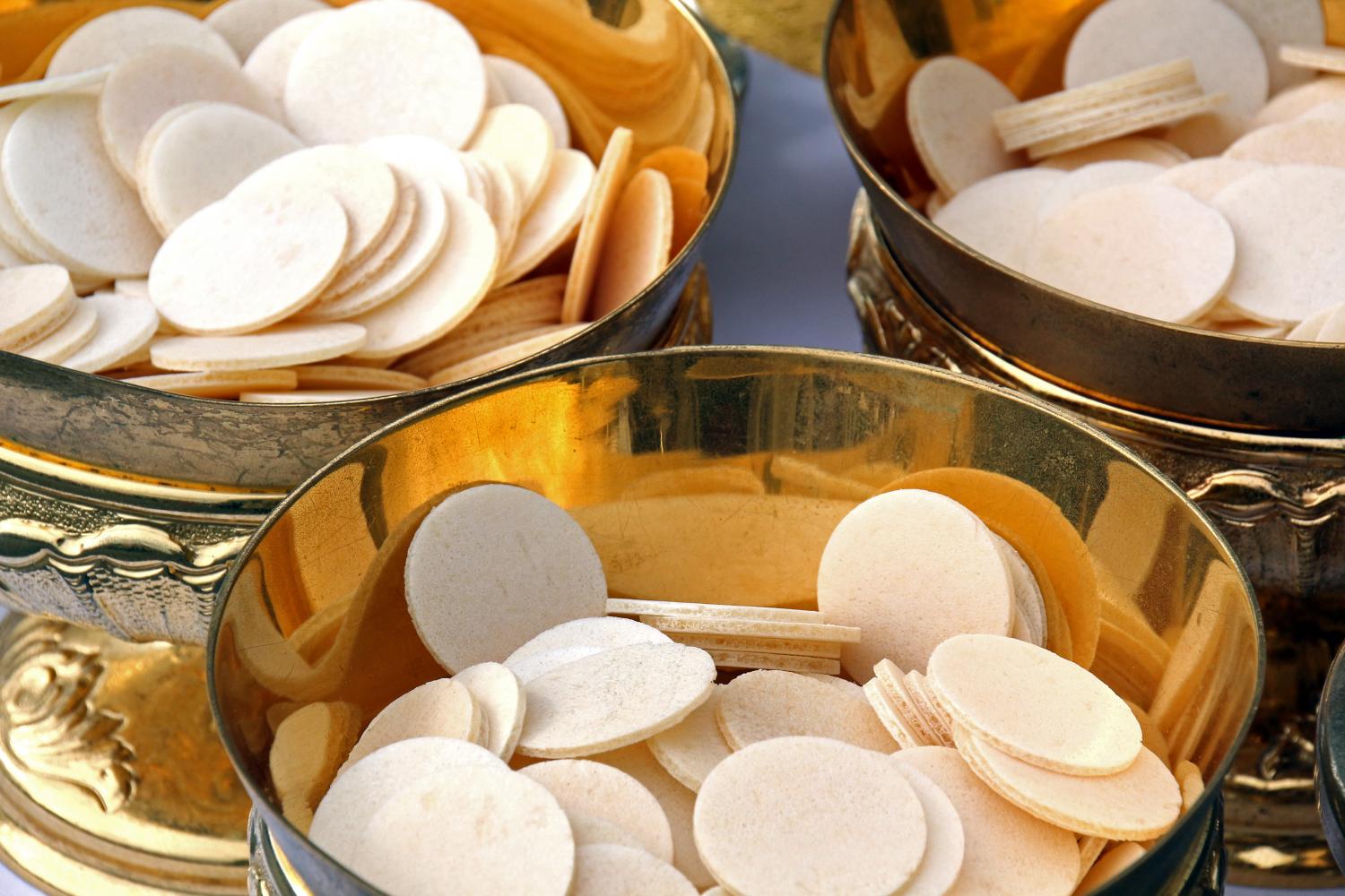 hostienschalen_gold_by_peter_weidemann_pfarrbriefservice