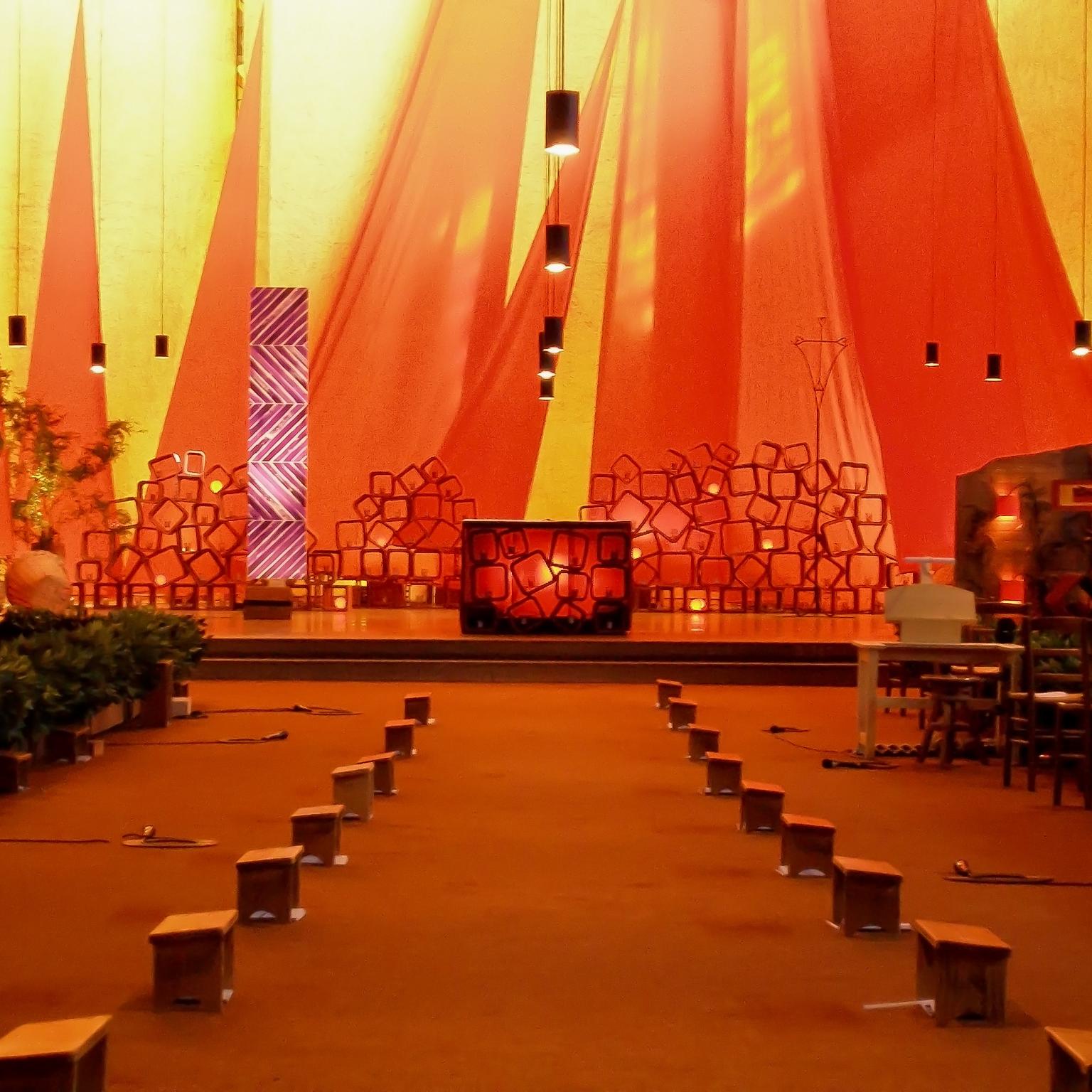 Innenraum der Kirche Taizé