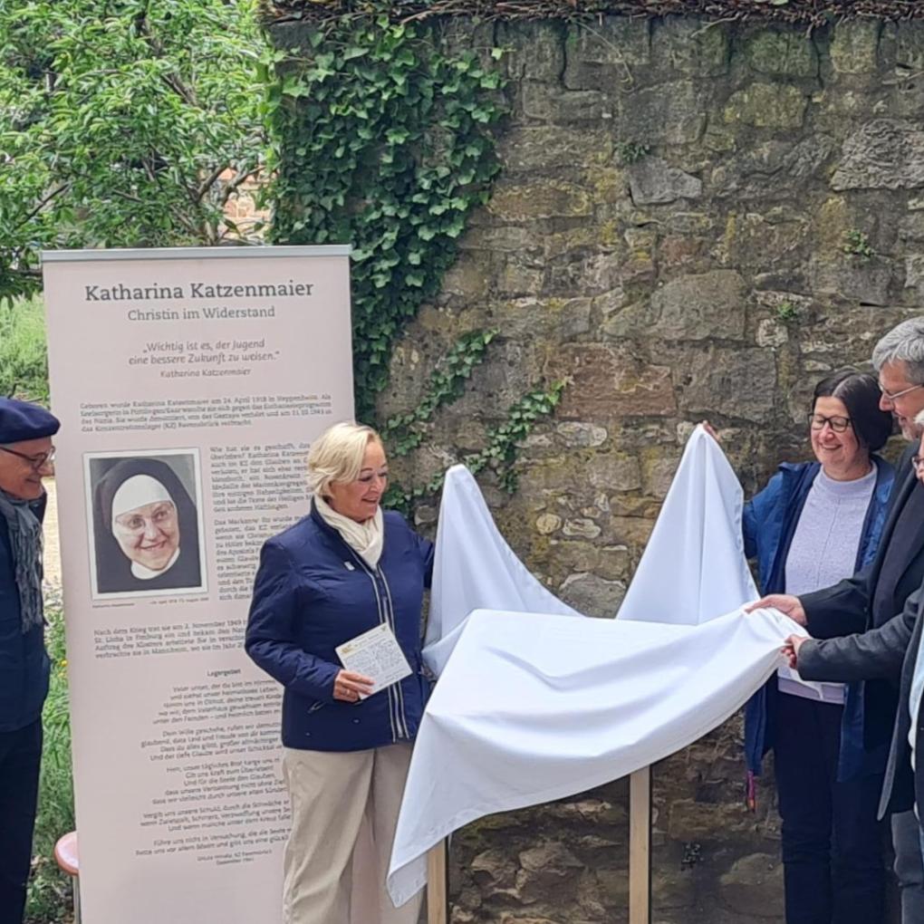 Enthüllung der Gedenktafel für Katharina Katzenmaier resp. Sr Theodolinde im Marianne-Cope-Garten Heppenheim am 12.05.2026