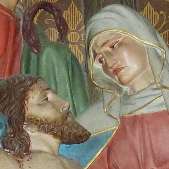 Maria hält Jesus im Arm am Kreuz