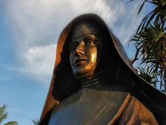 Statue der Heiligen Marianne Cope in Honolulu, Hawaii