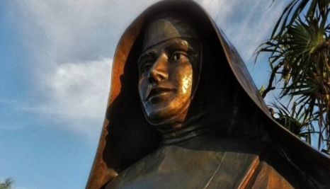 Statue der Heiligen Marianne Cope in Honolulu, Hawaii