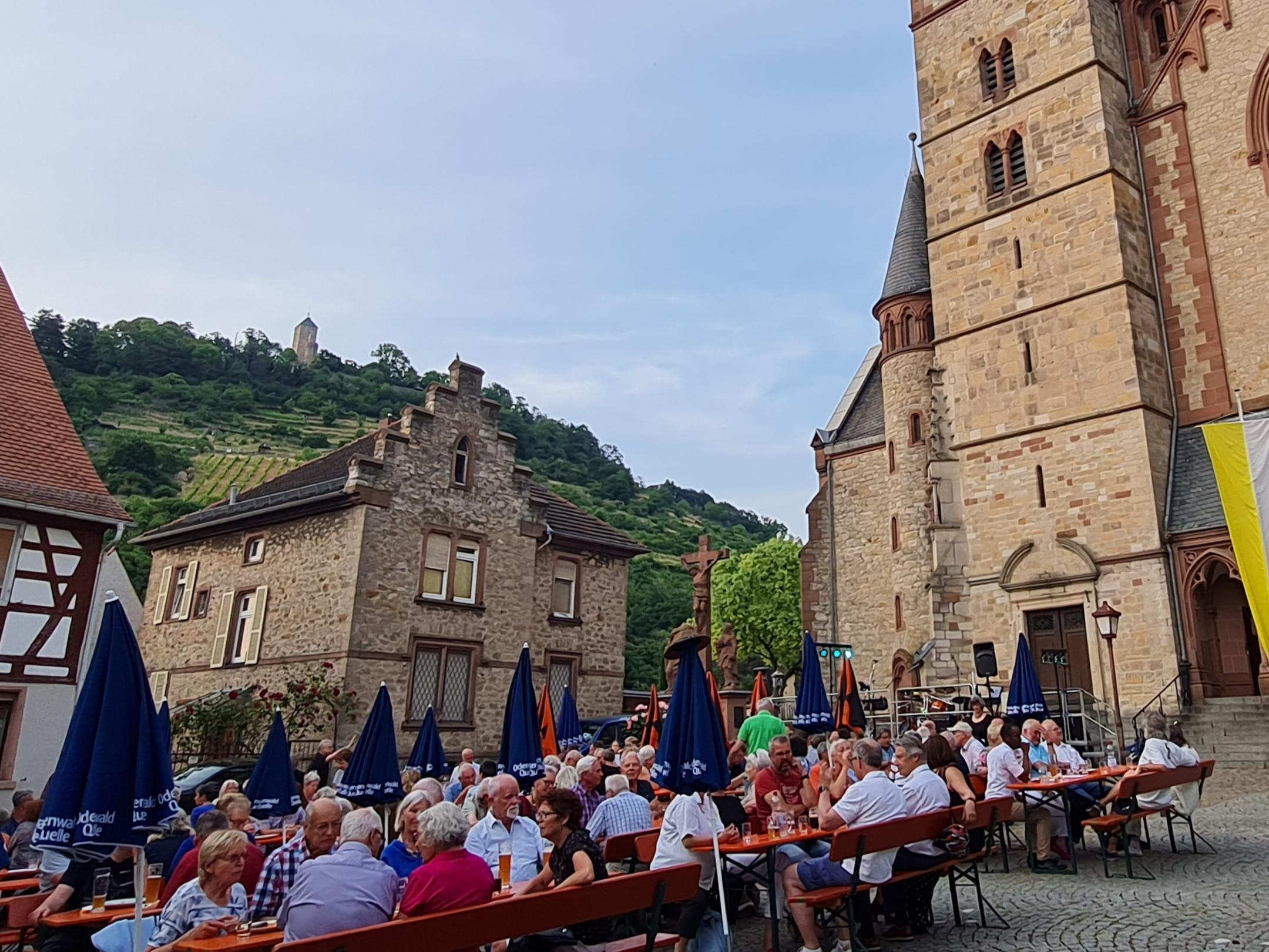 Pfarrfest 2023 auf dem Kirchplatz vor dem Dom St. Peter