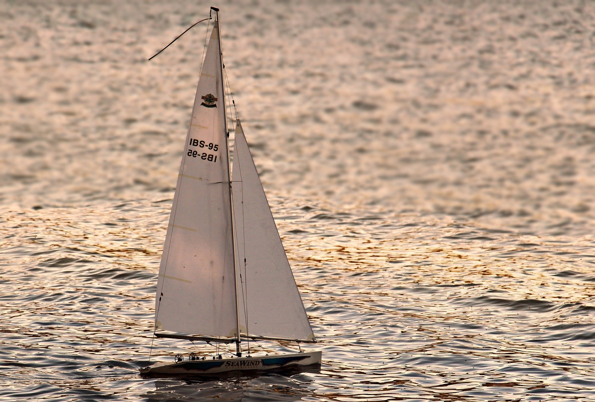 sailing-boat-3399014_1920