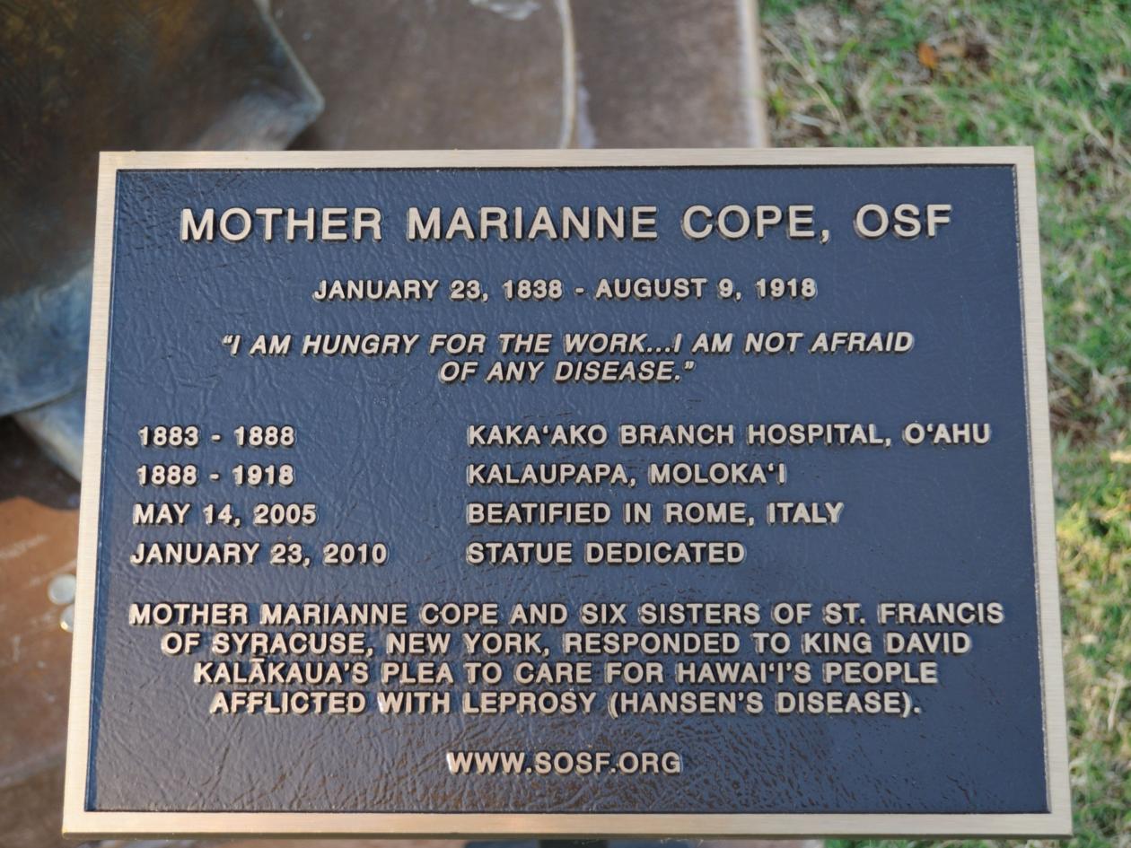 Gedenktafel an der Statue von Marianne Cope auf Hawaii