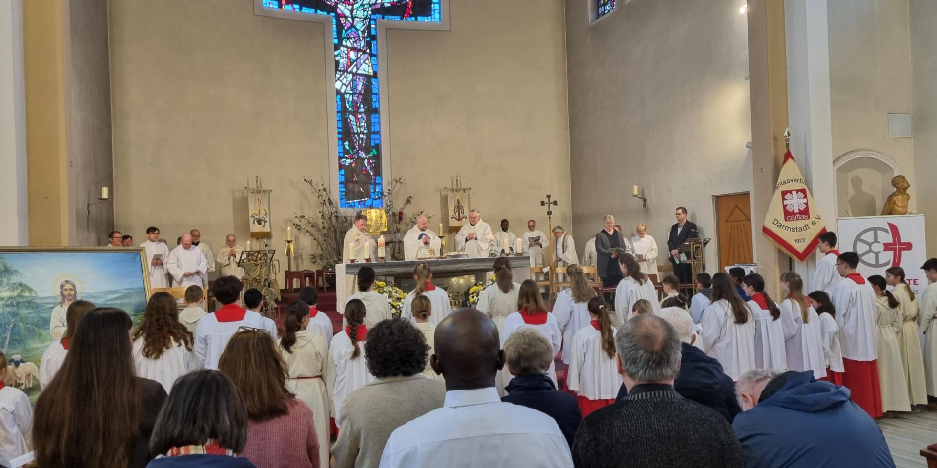Blick ins Kirchenschiff beim Gründungsgottesdienst