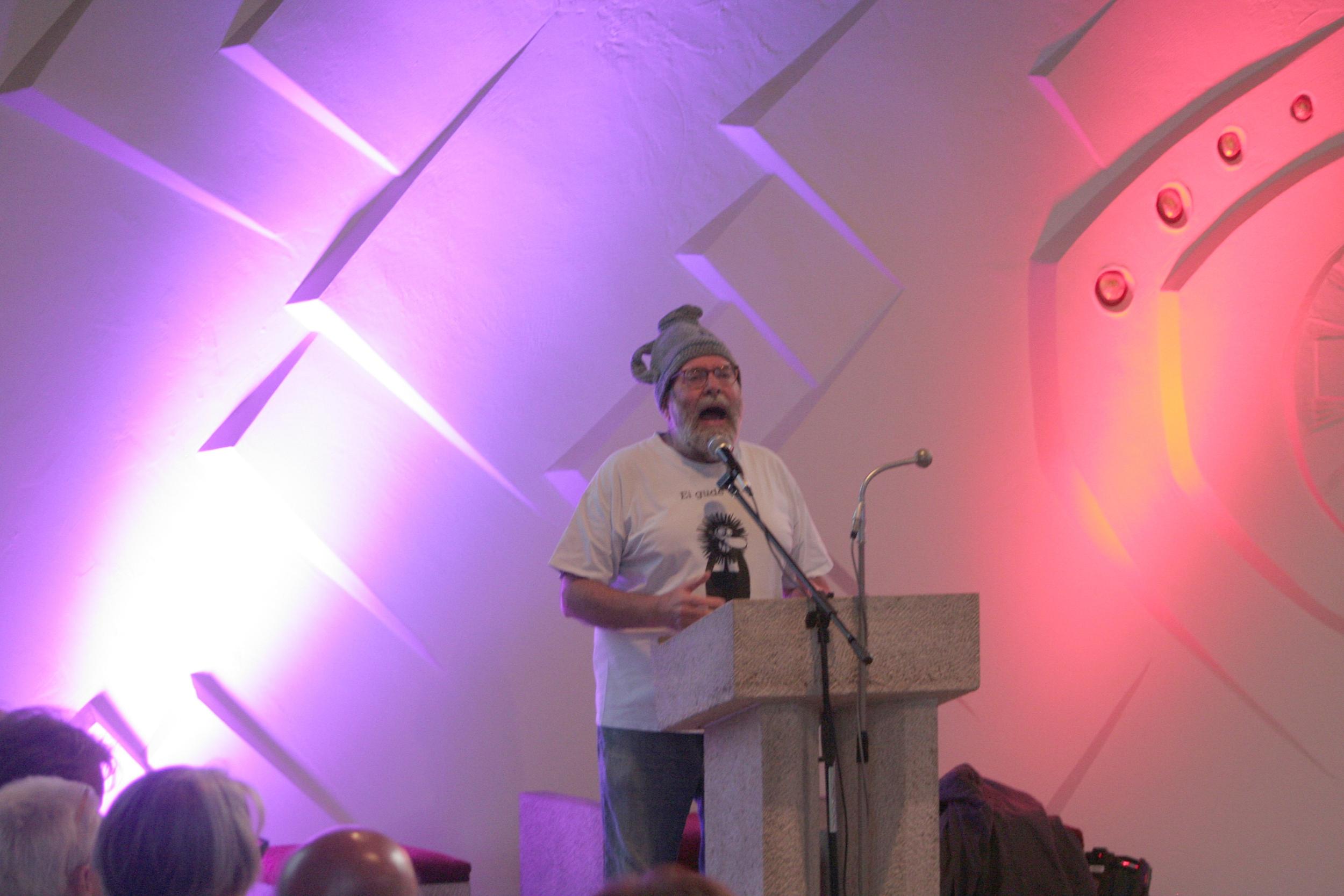 HaJo vom Pfarrerkabarett mit Bembelmütze in Vielbrunn