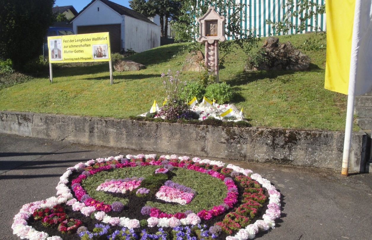 Wallfahrt Lengfeld Blumenteppich