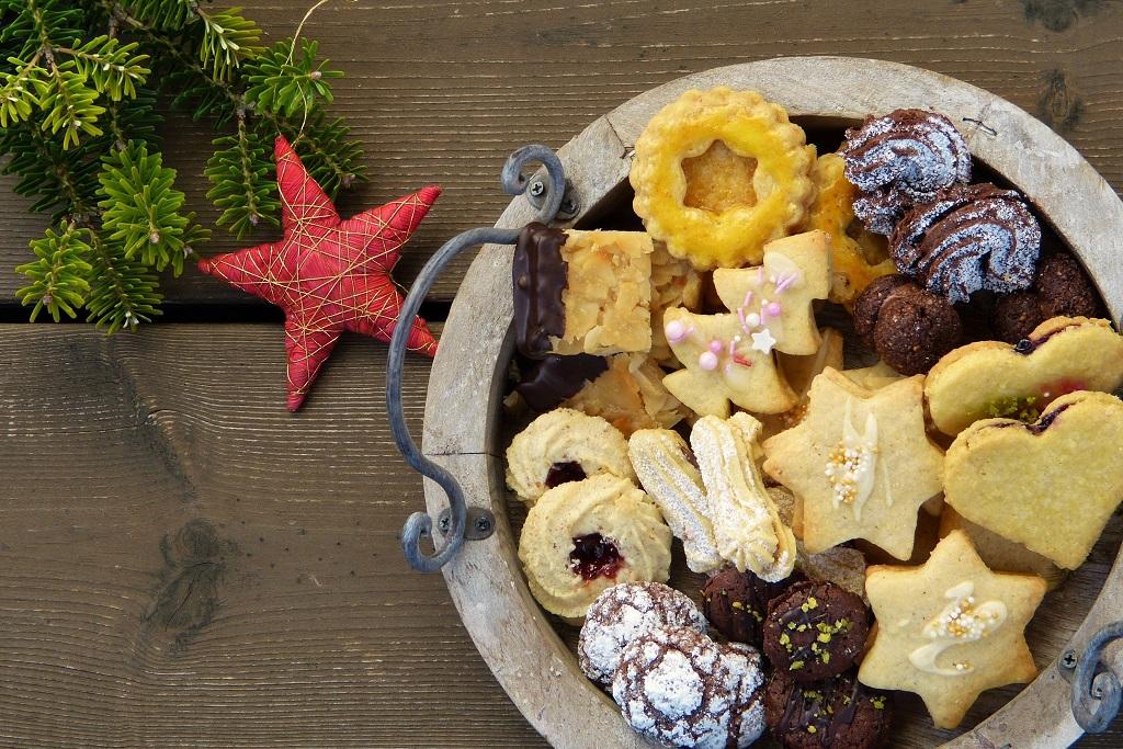christmas-cookies-2975570__by_silviarita_pixabay_pfarrbriefservice