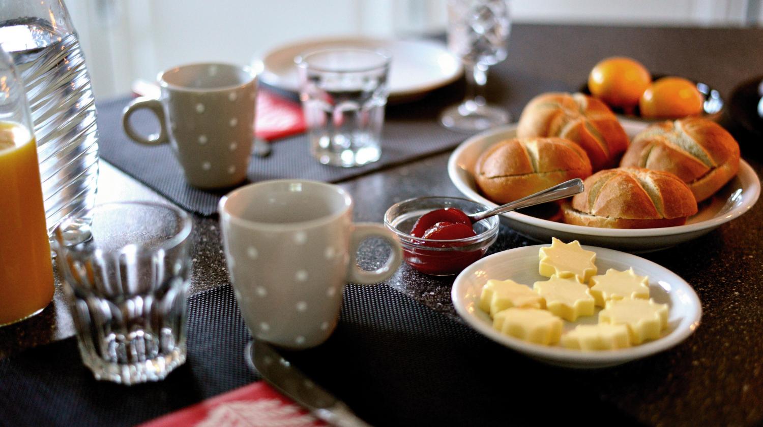 breakfast-3871019_by_congerdesign_cc0-gemeinfrei_pixabay_pfarrbriefservice