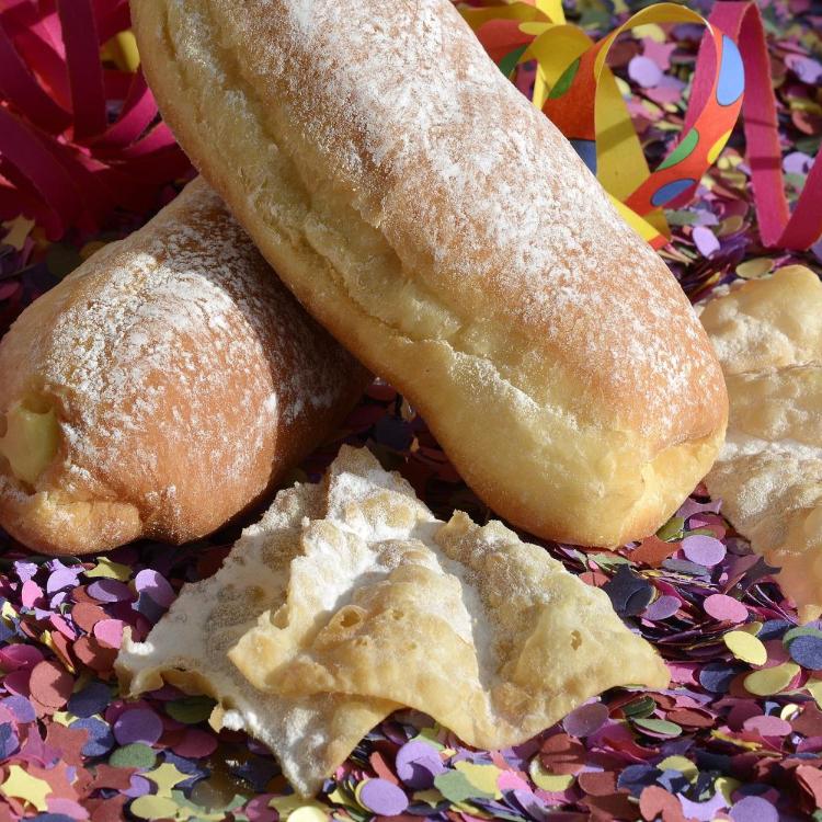 carnival-cakes-3124424_by_anncapictures_pixabay_pbs