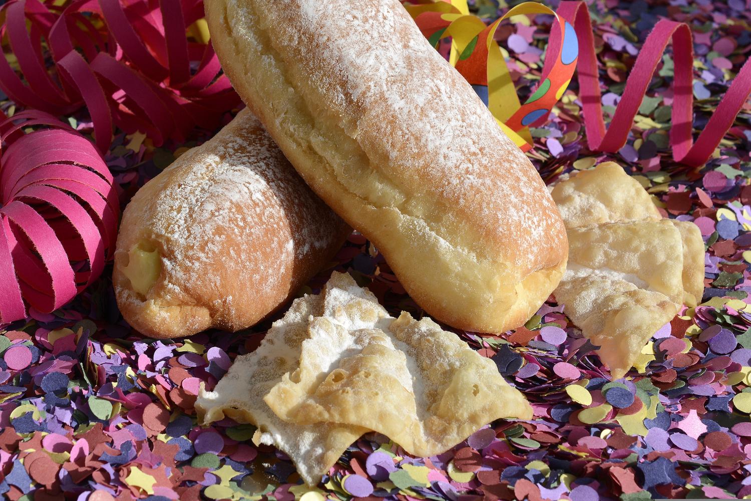 carnival-cakes-3124424_by_anncapictures_pixabay_pbs