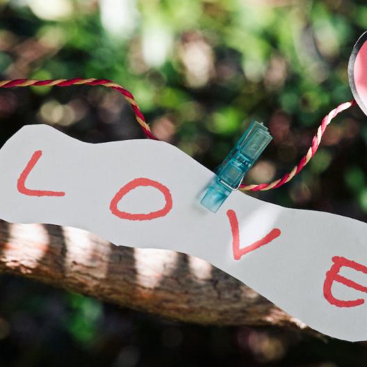 love-3962375_by_sweetlouise_pixabay_pfarrbriefservice(1)