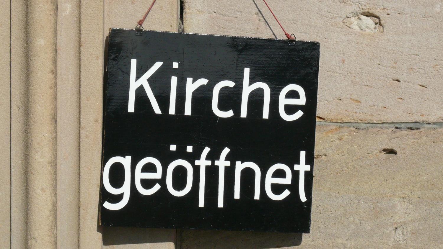 Schild an der Kirchentür