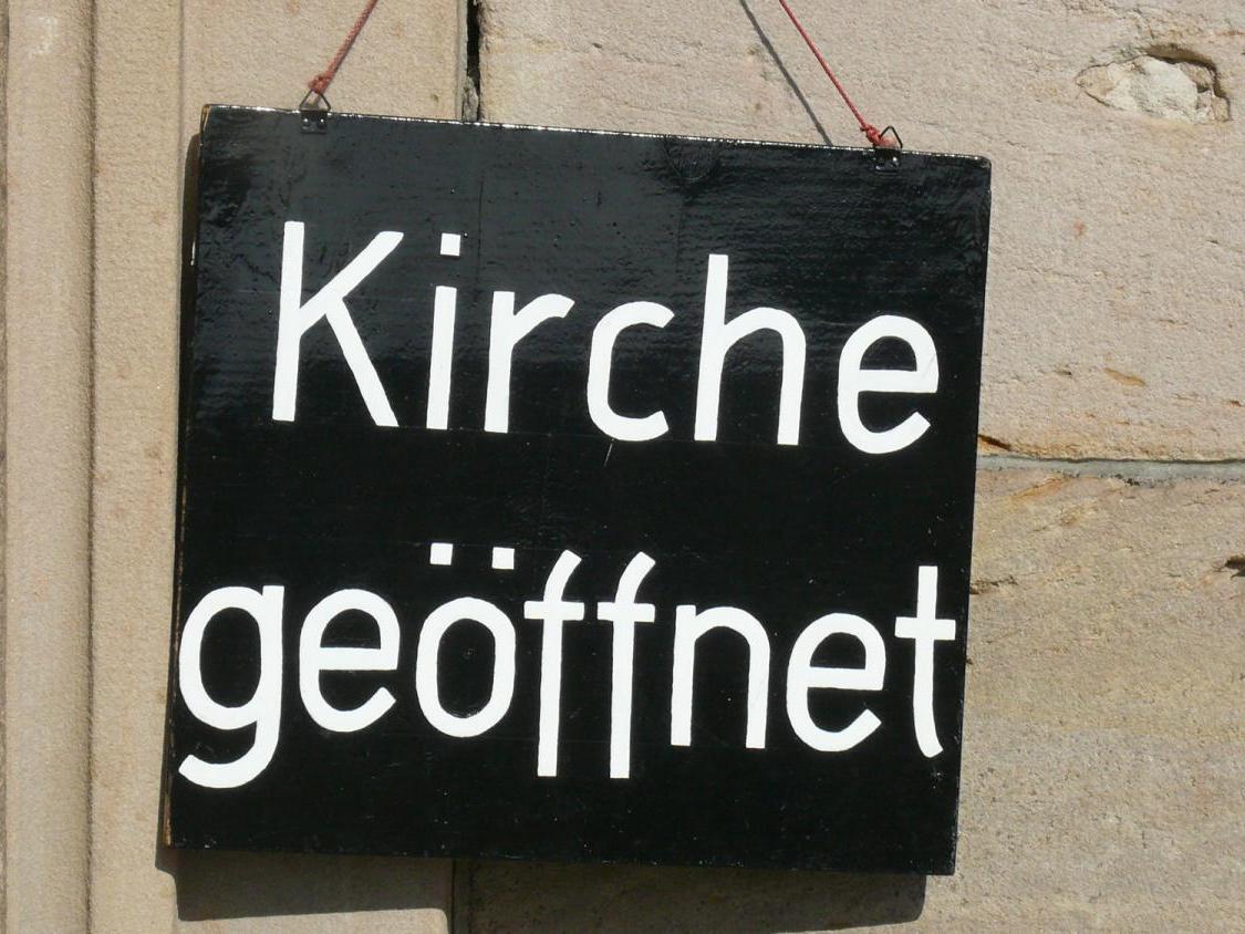 Schild an der Kirchentür