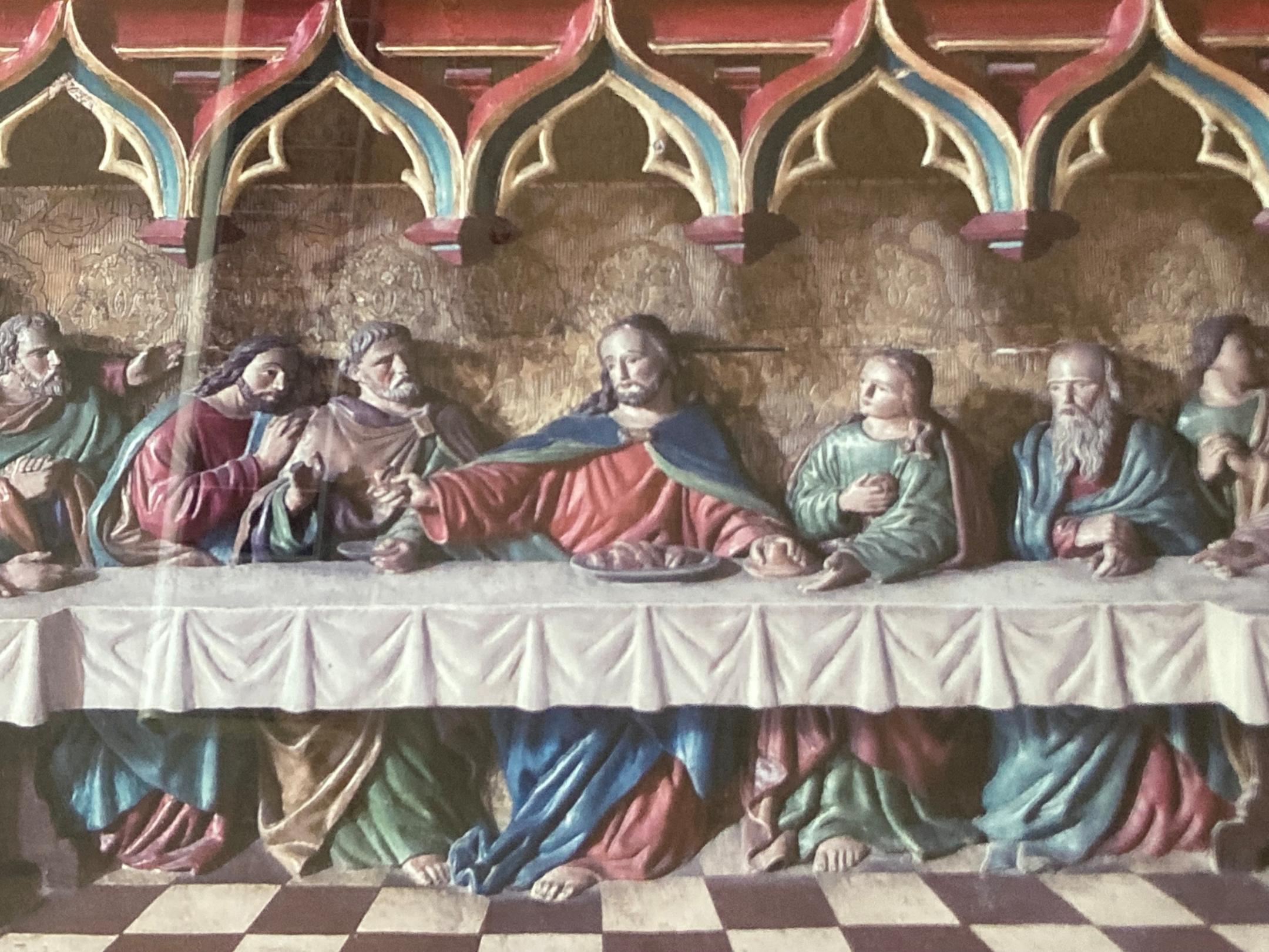 Ausschnitt aus der Abendmahlszene am Sakramentsaltar in der Apostelkirche