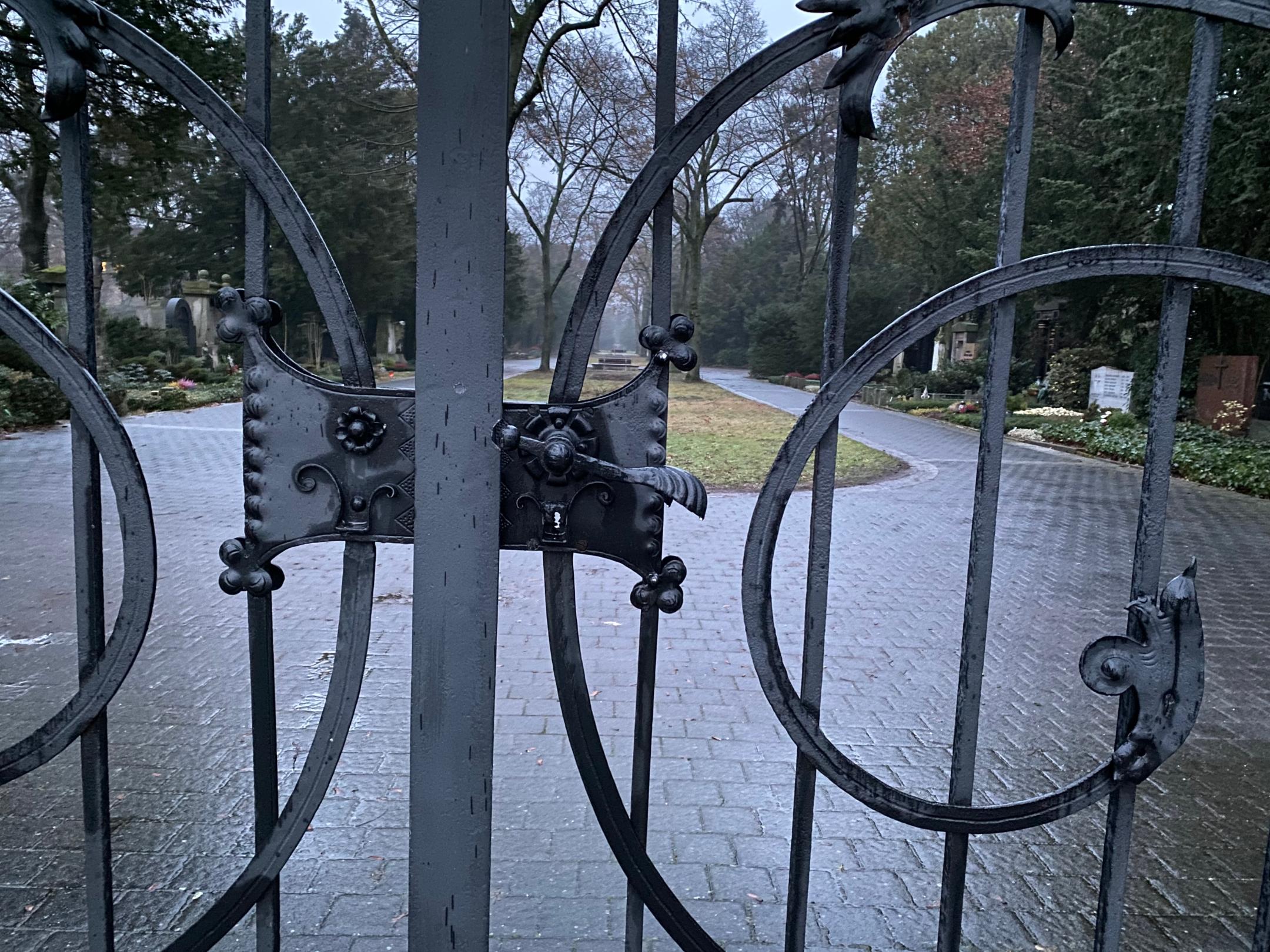 Eingangstür zum  Mannheimer Friedhof