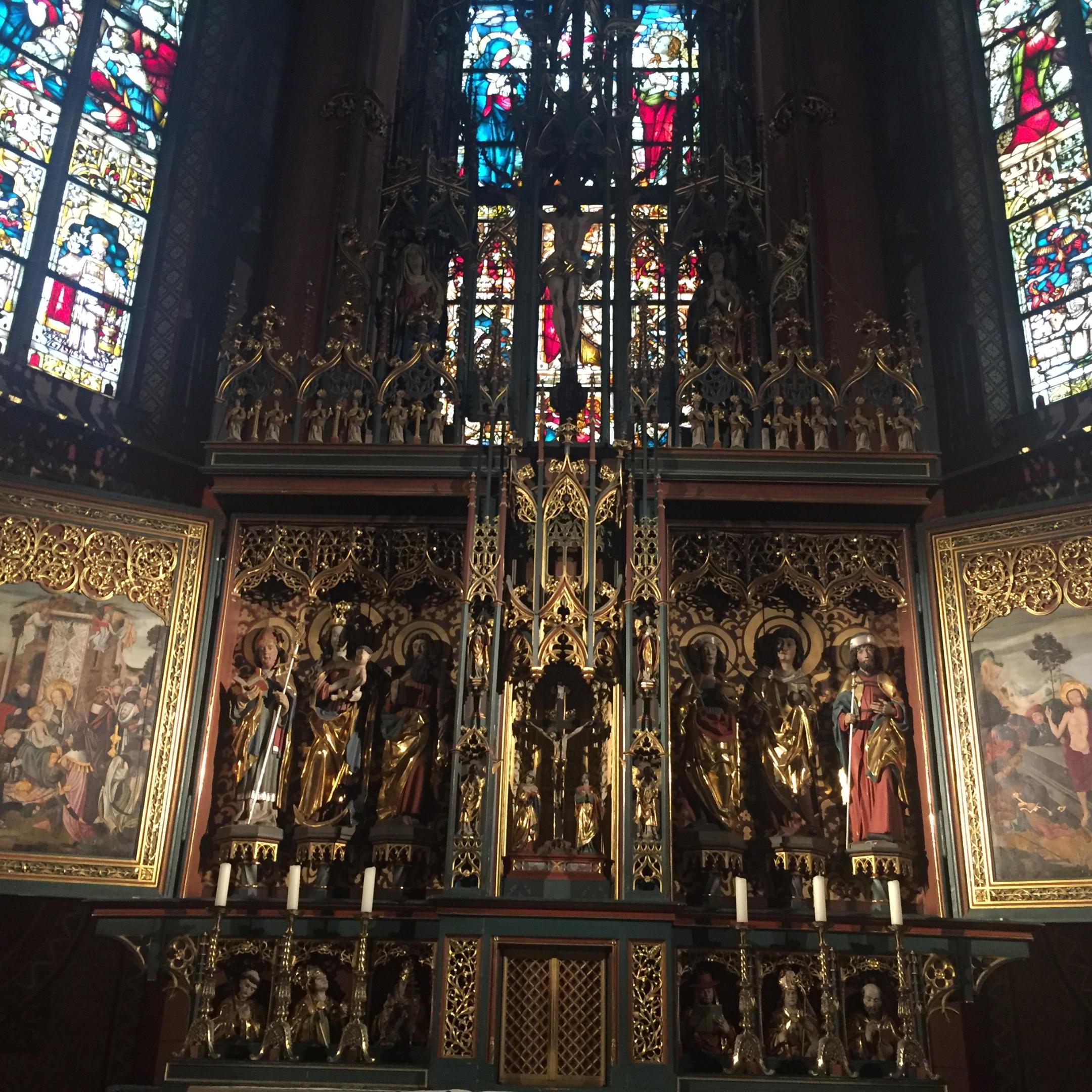 Hochaltar in der Apostelkirche