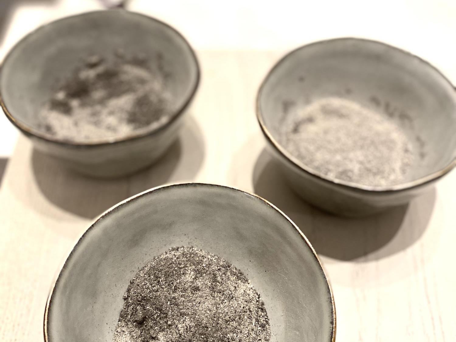 Asche in Schalen