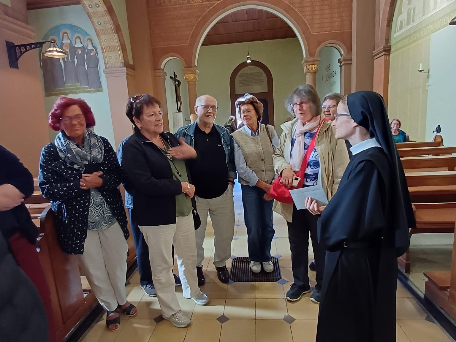 Mit Schwester Paula in der Klosterkirche