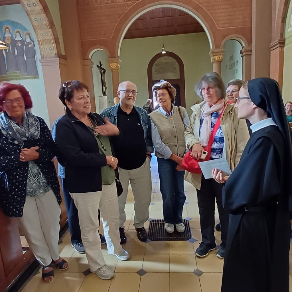 Mit Schwester Paula in der Klosterkirche