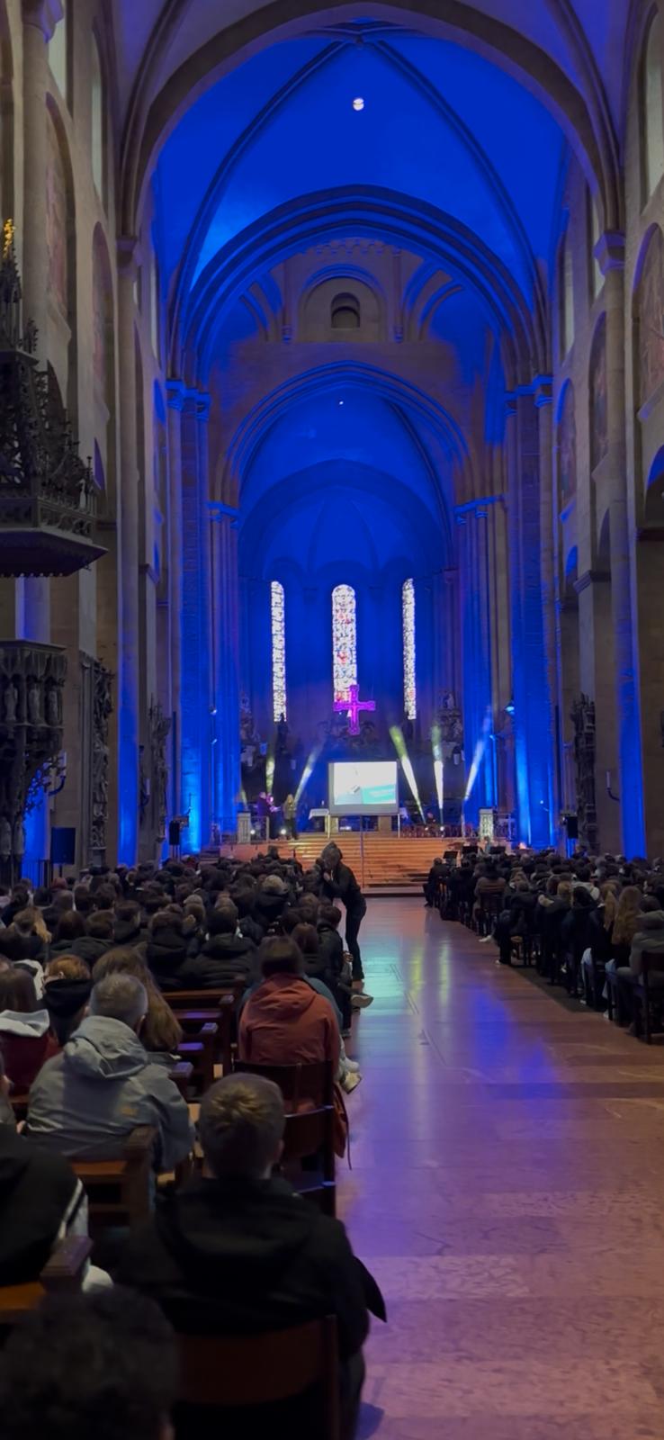 Welcome im Dom mit Bischof Kohlgraf und allen Firmspendern