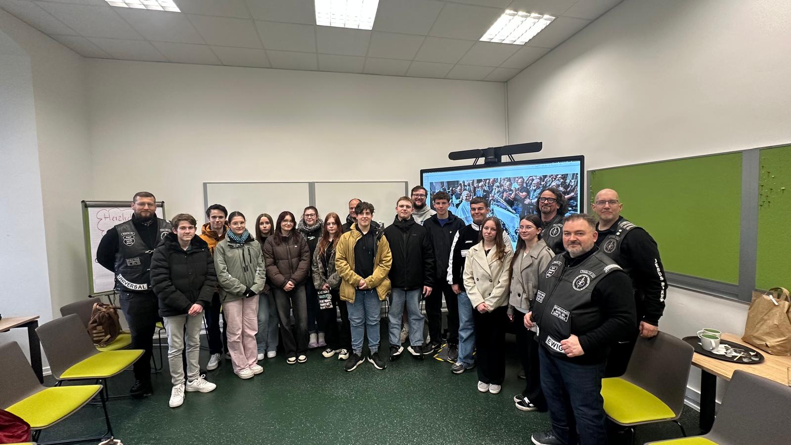 Eine Kleingruppe zusammen mit den Jesus Bikers