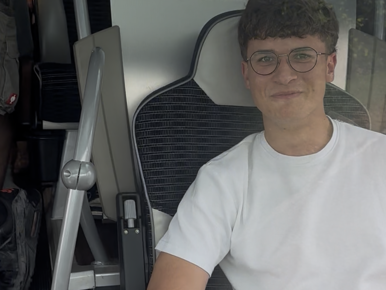 Der Busfahrer ist gut drauf