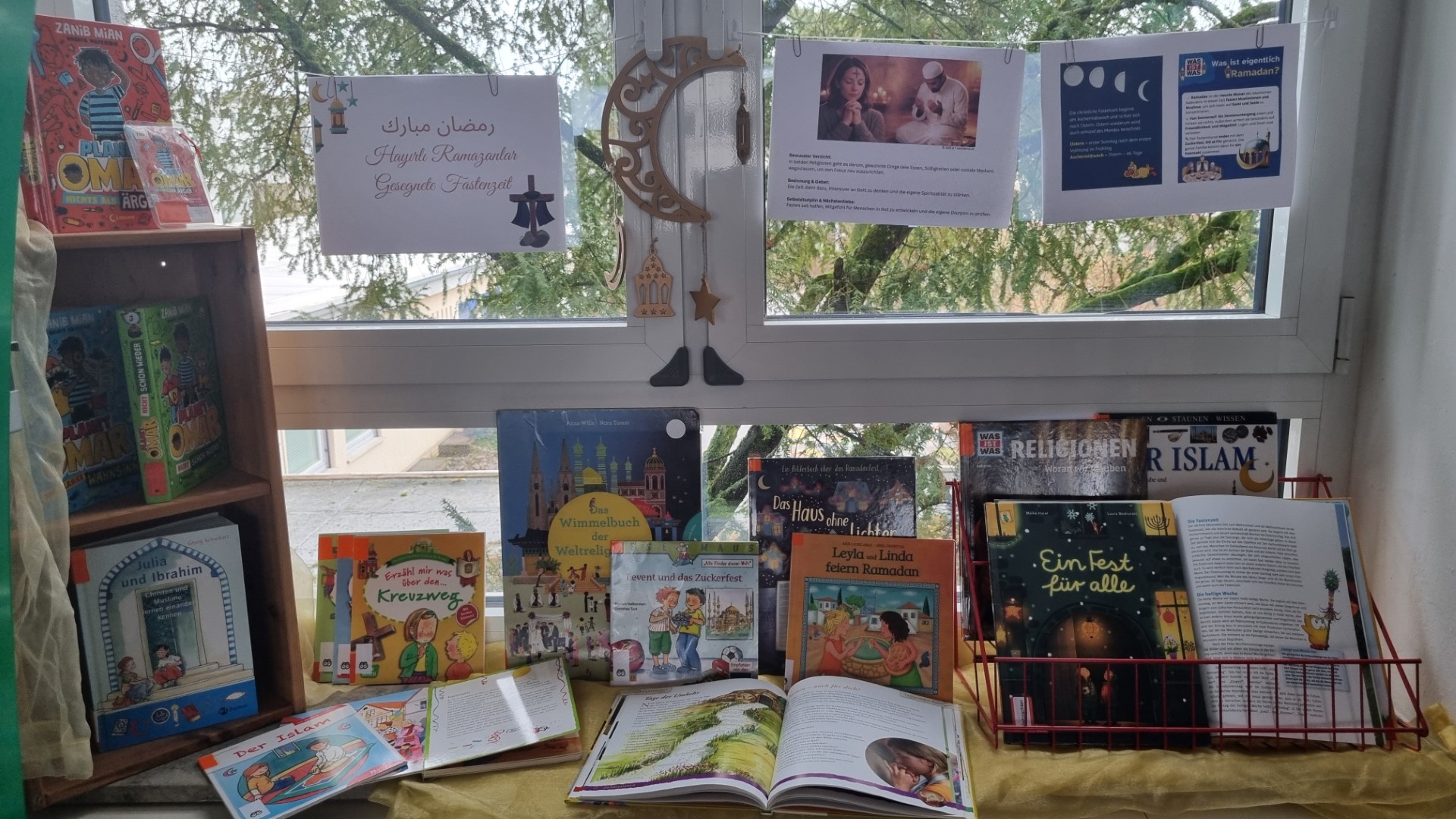 In der Drachenbücherei gibt es einen Thementisch zur Fastenzeit.