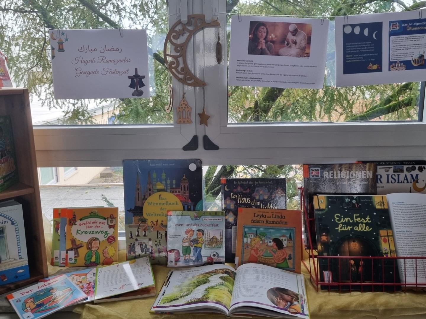 In der Drachenbücherei gibt es einen Thementisch zur Fastenzeit.