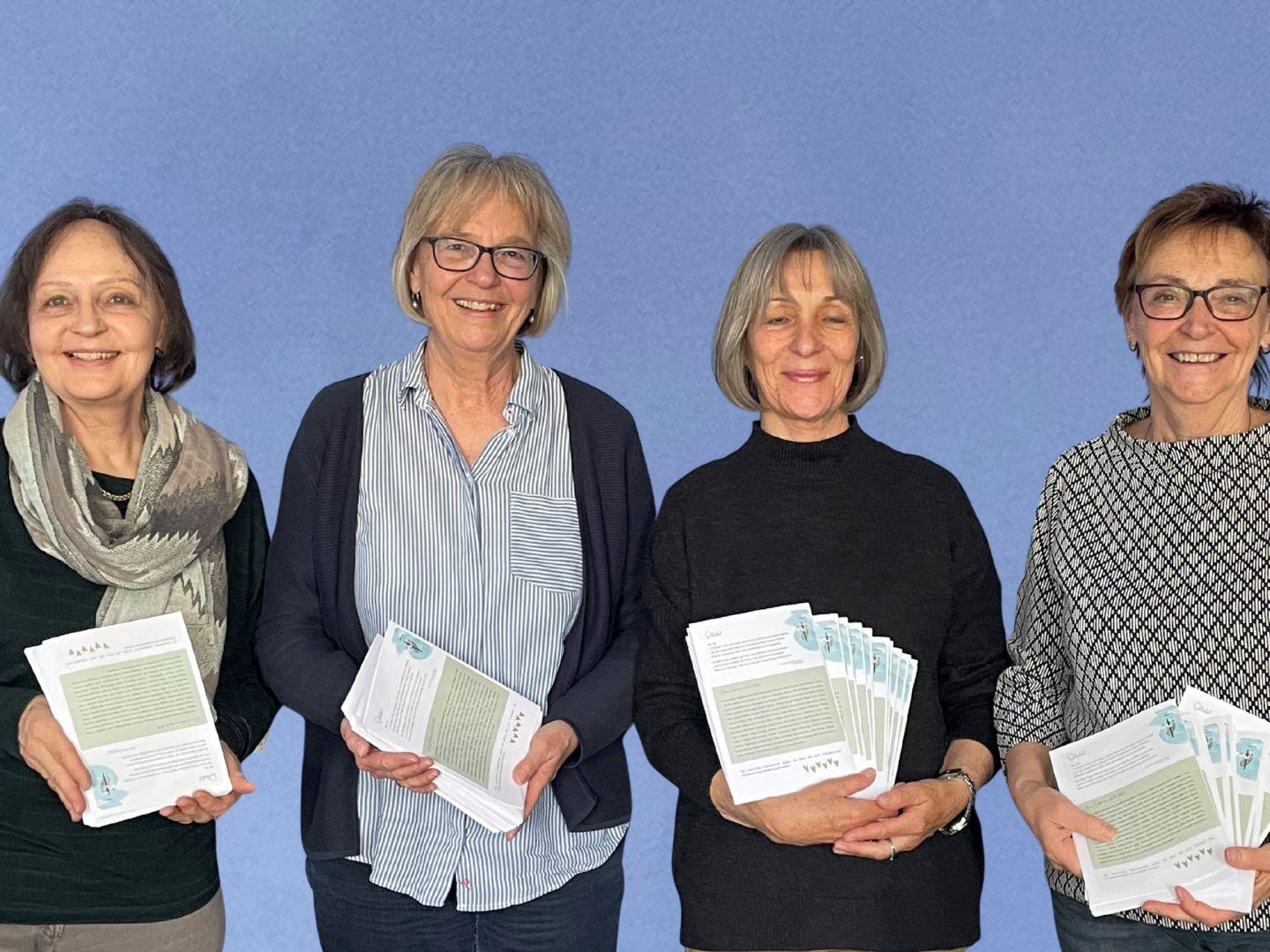 Wir sind dankbar für die tatkräftige Unterstützung beim Falten der Liedhefte.