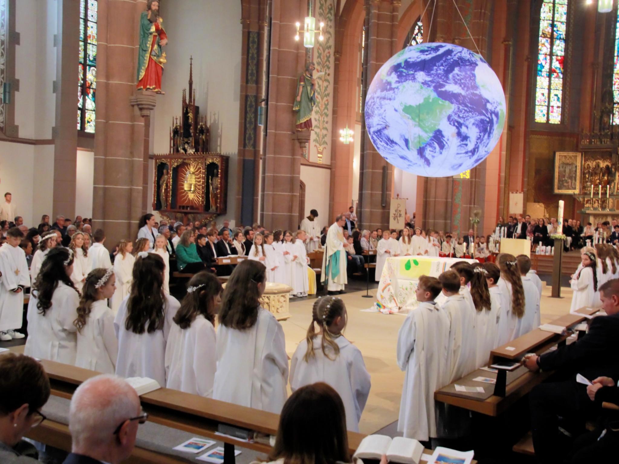 Unser Bild zeigt die Erstkommunion 2025,