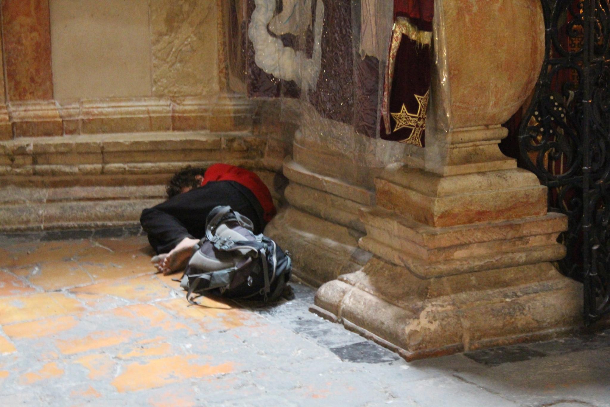 Schlafender in der Grabeskirche zu Jerusalem