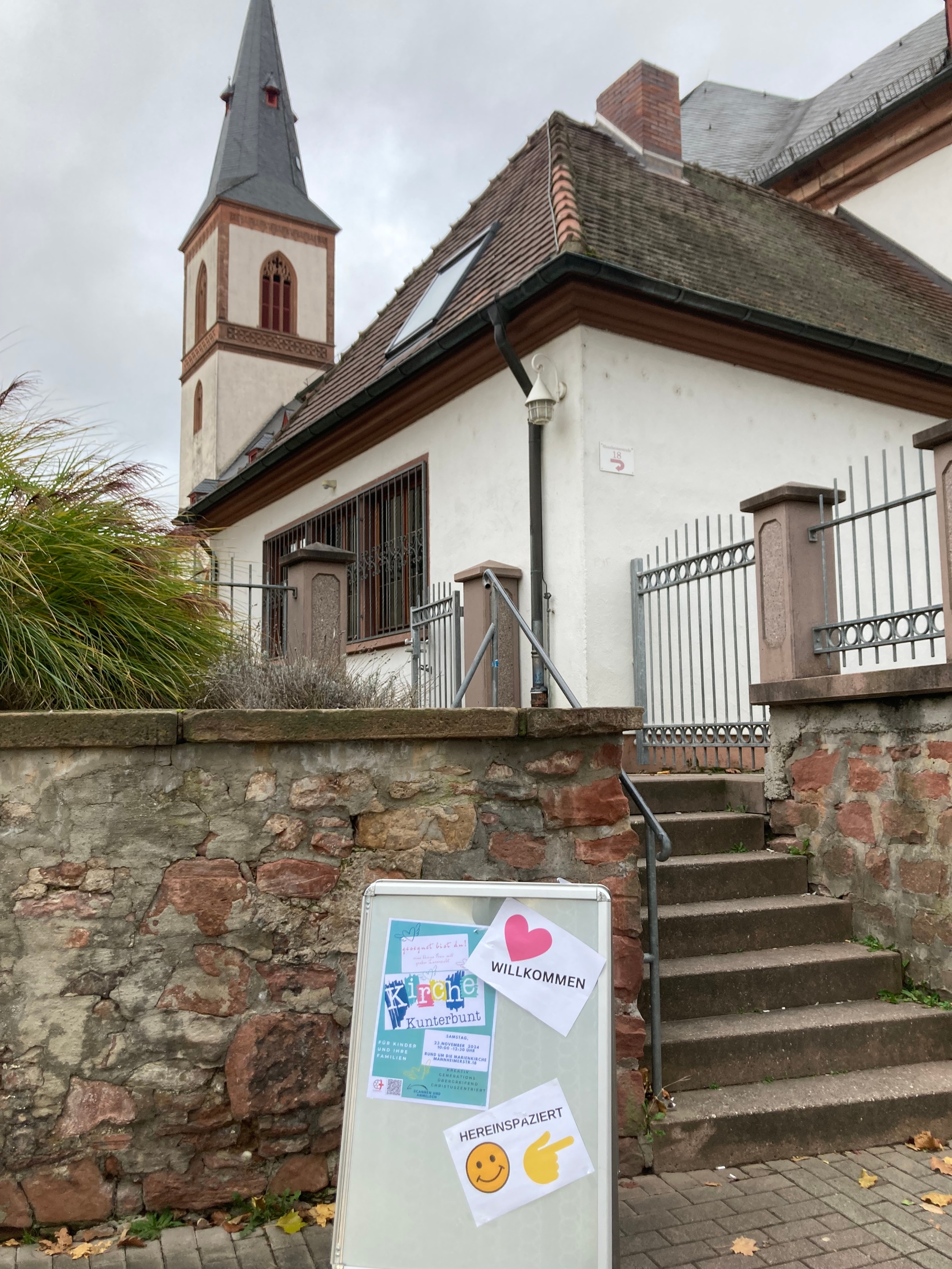 Herzliche Einladung zur Kirche Kunterbunt