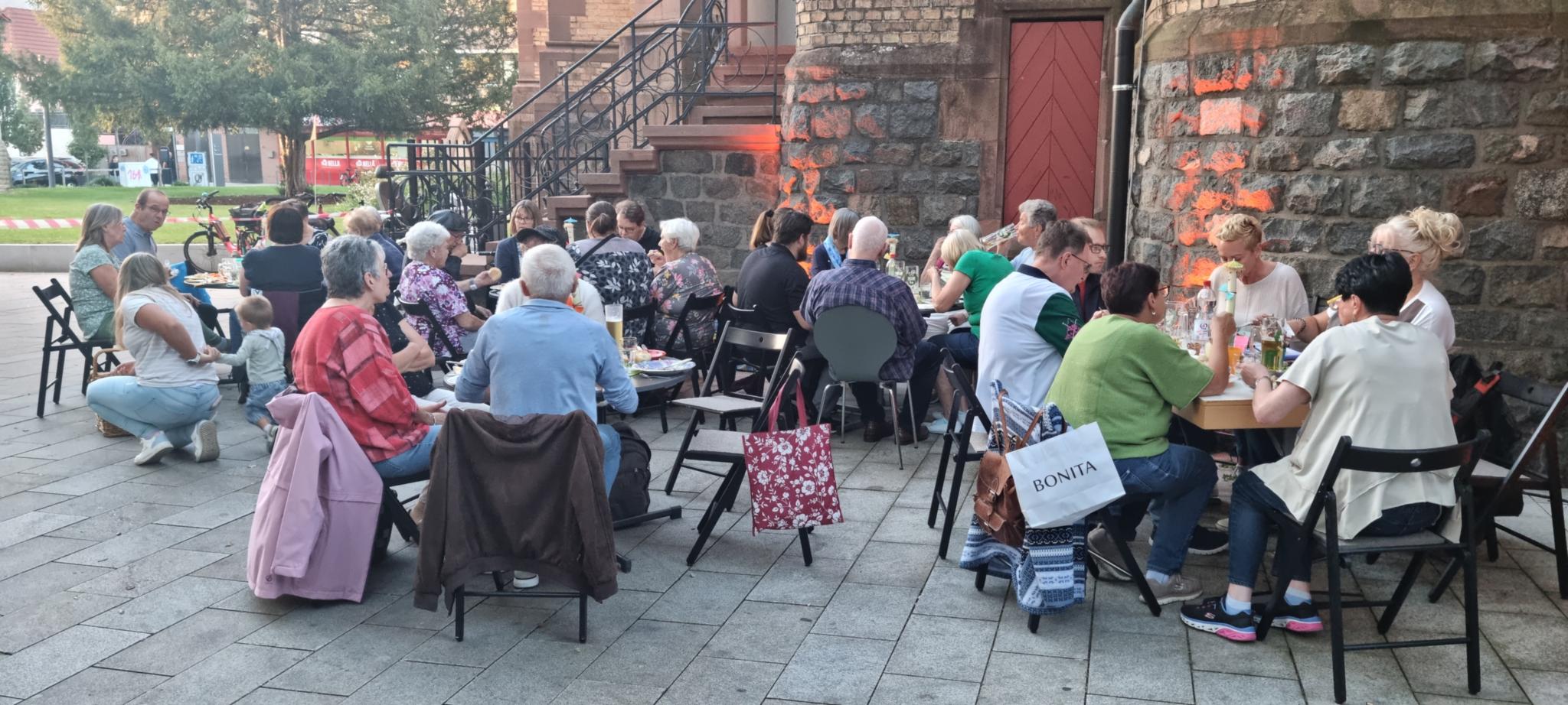 Zum Grillfest hatte der Kirchenchor eingeladen.